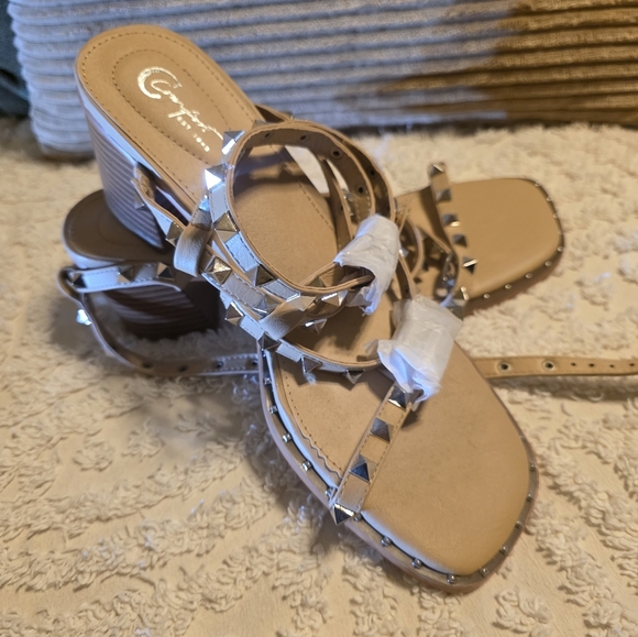 NWT - Women's Tan Studded Sandals - 9 - Picture 1 of 6